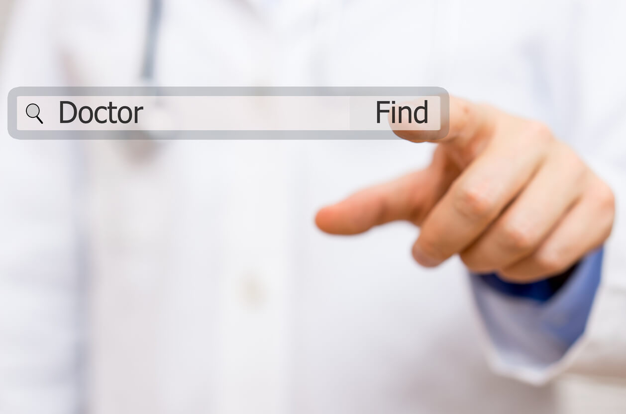 searching for a doctor on search engine 